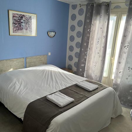 Hotel Le Lyon Vert Commentry Eksteriør bilde