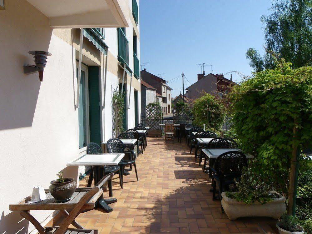 Hotel Le Lyon Vert Commentry Eksteriør bilde