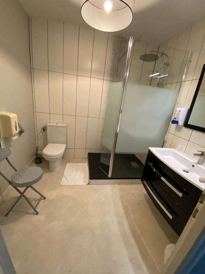 Hotel Le Lyon Vert Commentry Eksteriør bilde